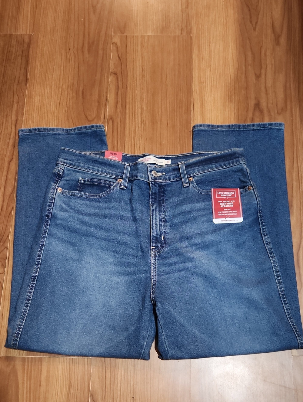 NWT "Levis"  Women Vintage high rise straight Denim jeans